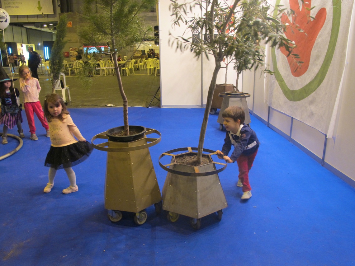 CHILDREN_DANCING_WITH_TREES